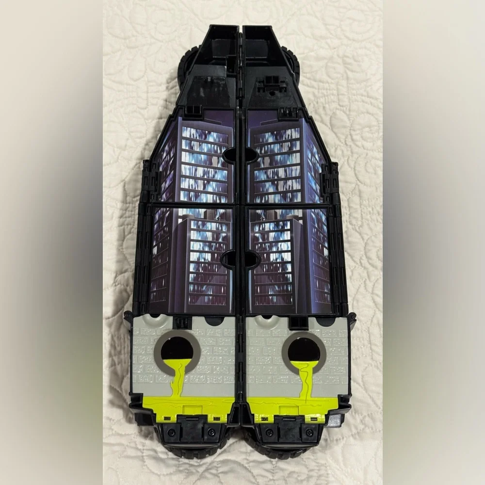 Batman The Dark Knight Battle Stations Batmobile Tumbler Transforming Playset